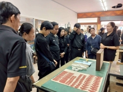 LINE_ALBUM_ดูงานศูนย์ศิลปชีพบางไทร จ_พระนครศรีอยุธยา_251124_237.jpg - โครงการเทิดทูล ชาติ ศาสนา พระมหากษัตริย์ รวมพลังแห่งความภัคดีของประชาชนเทศบาลตำบลสันป่าตอง  | https://www.sanpatong.go.th